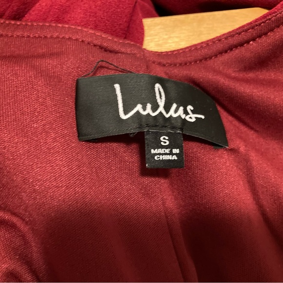 NWT! Two knotted details that create a cutout back for a stunning look! - Picture 4 of 6